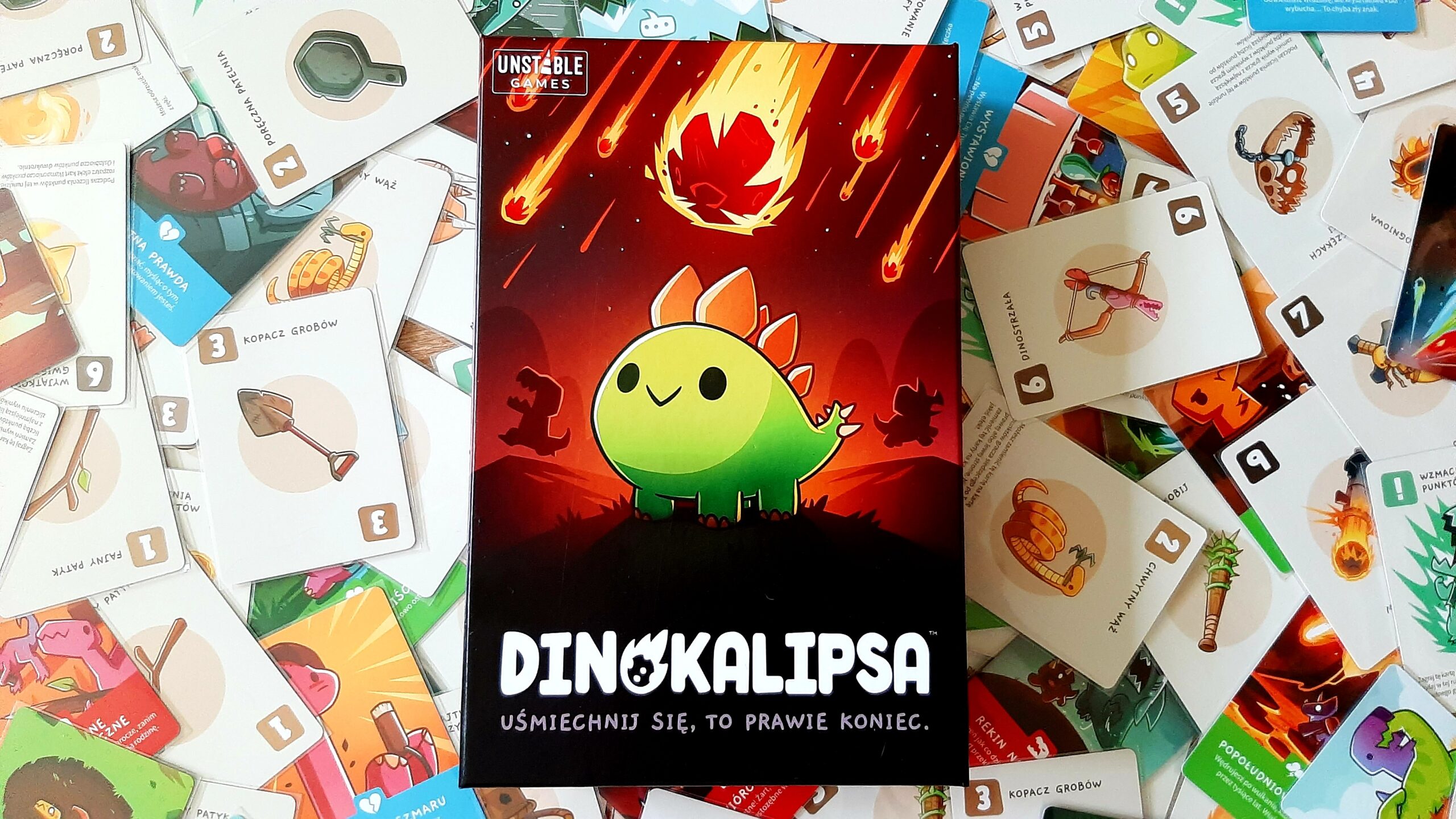 Read more about the article Dinokalipsa — recenzja gry karcianej. Prehistoryczna apokalipsa nadciąga!