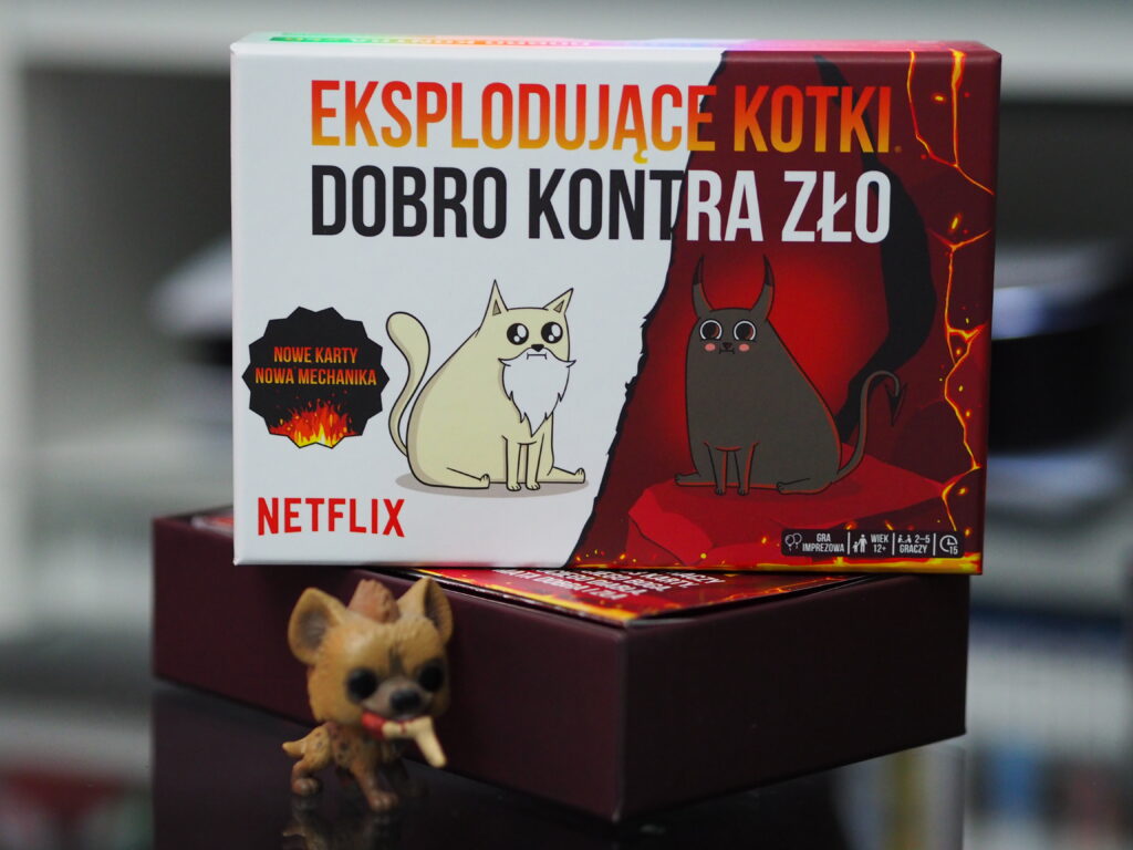 Read more about the article Eksplodujące Kotki: Dobro kontra Zło – recenzja gry karcianej – Wywołaj swój własny koci armagedon!