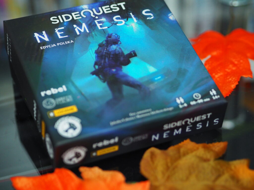 Read more about the article „SideQuest: Nemesis” (edycja polska) – recenzja gry planszowej. Spróbuj przetrwać i nie zwariować