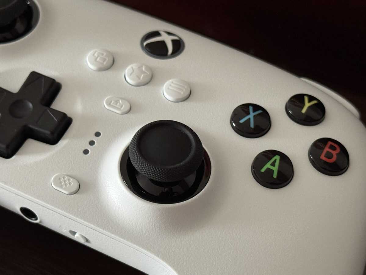 Pad, że mucha nie siada. Recenzja 8BITDO Ultimate 3-Mode