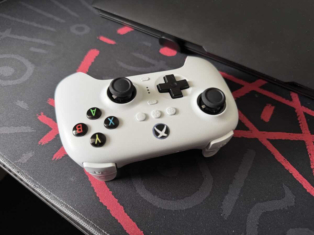 Pad, że mucha nie siada. Recenzja 8BITDO Ultimate 3-Mode